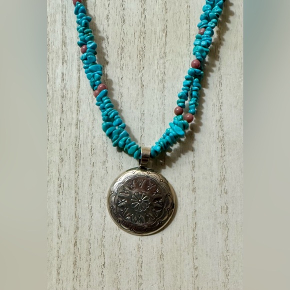 Q.T Sterling Silver 925 turquoise doubler row necklace with concho pendant. - Picture 2 of 6